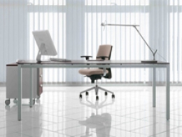 Scrivania pannellata con struttura metallica cm 120.